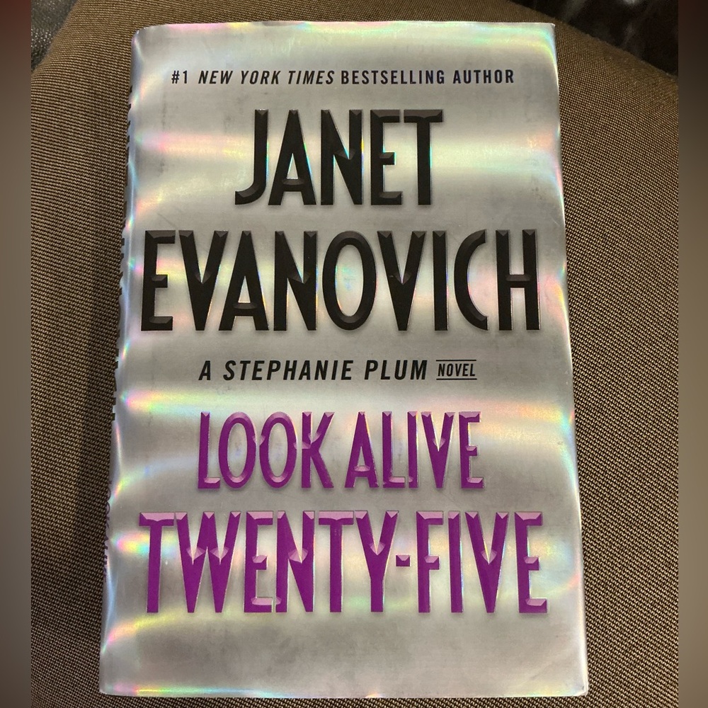 Look Alive Twenty-Five by Janet Evanovich Hardcover Book - A Stephanie Plum Book